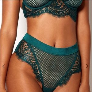 Gooseberry intimates